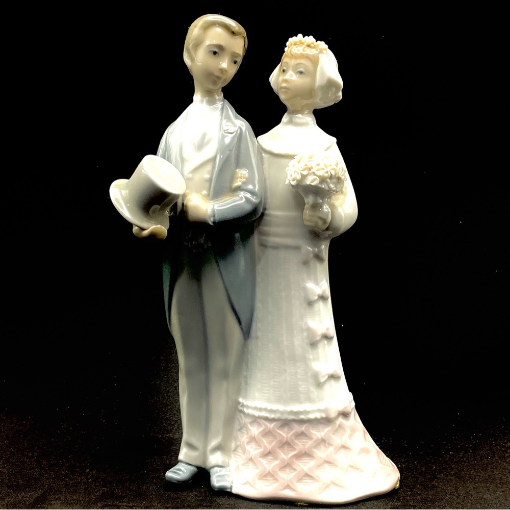 Lladro Elegant Wedding Bride and Groom Couple - Cake Topper - Retired #4804